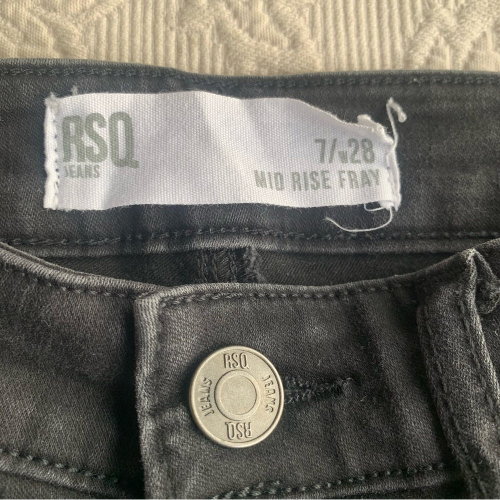 RSQ Black Mid-Rise Cutoff Fray Denim Jean Shorts - Picture 3 of 6
